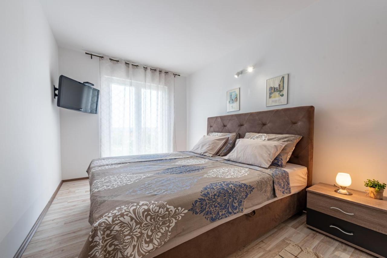 R&B Family Apartments Sveti Filip i Jakov Luaran gambar