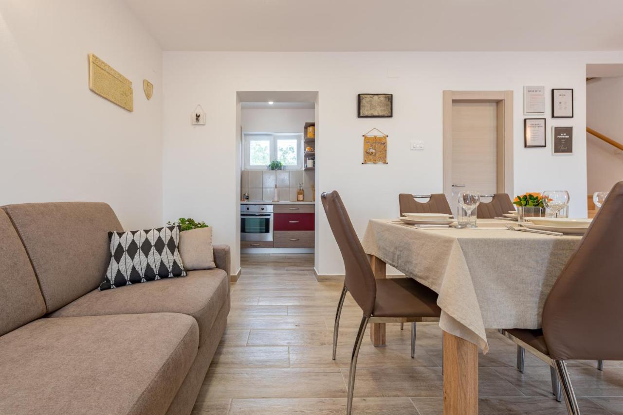 R&B Family Apartments Sveti Filip i Jakov Luaran gambar
